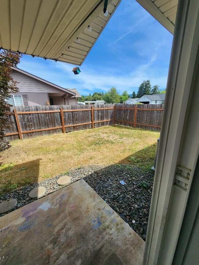 Building Photo - 2-bedroom 2-bath duplex