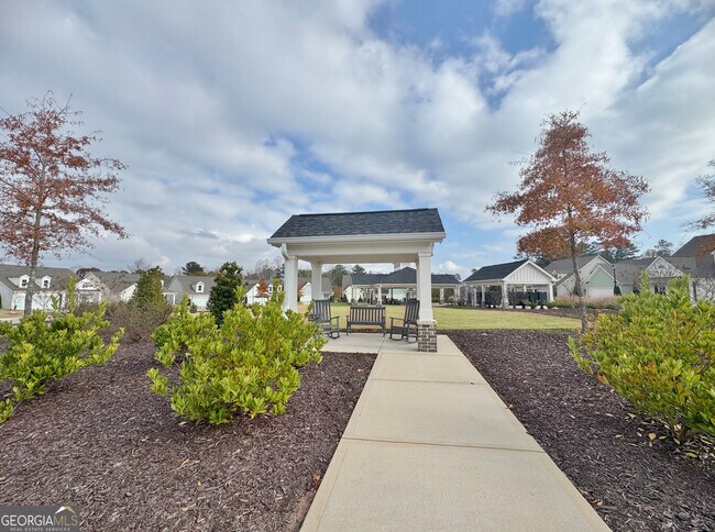 Building Photo - 190 Redhaven Dr