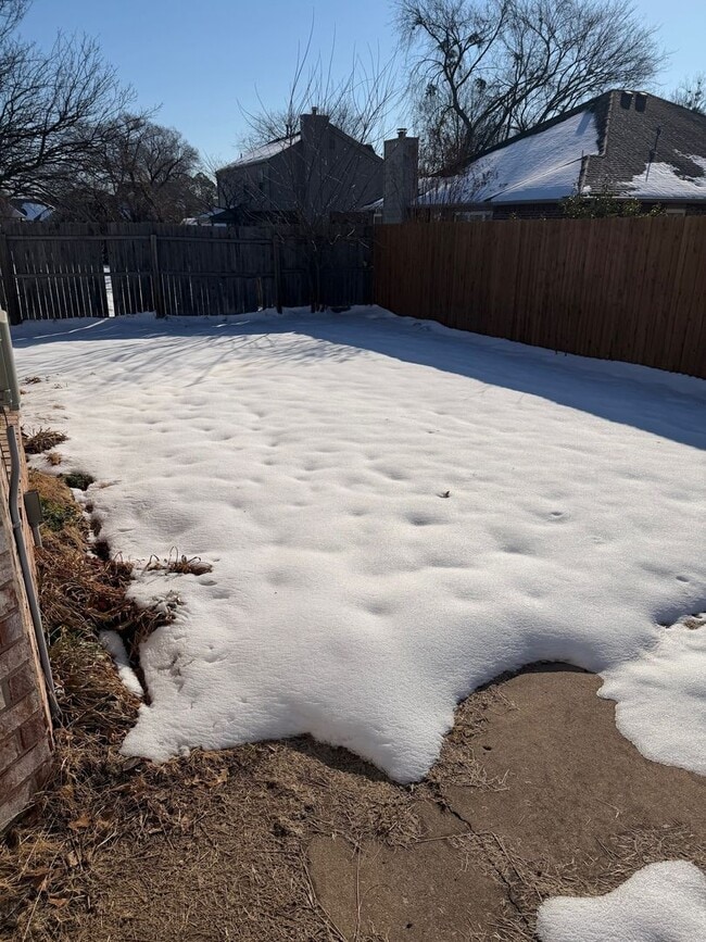 Building Photo - This charming single story 3 bedroom, 2 bath home with the convenience and an unbeatable location.