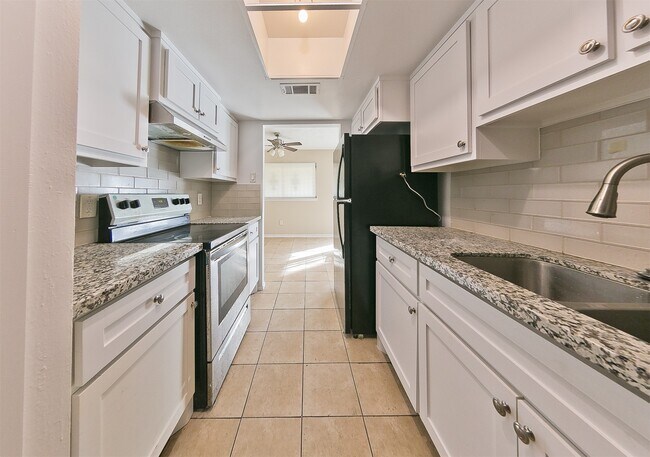 Building Photo - 4011 Smooth Oak Ln