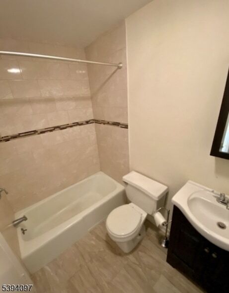 Building Photo - 97 Walnut St