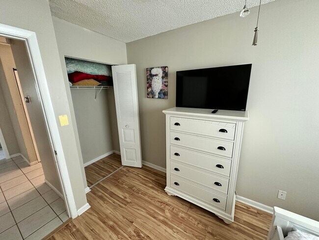 Building Photo - 6528 Country Wood Way
