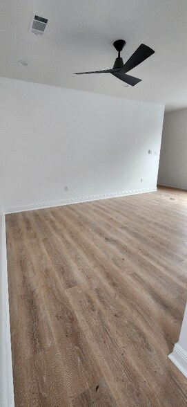 Building Photo - 2431 Franklin Ave