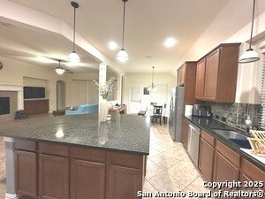 Building Photo - 1902 Estonia Cove