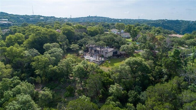 Building Photo - 610 Lancelot Way