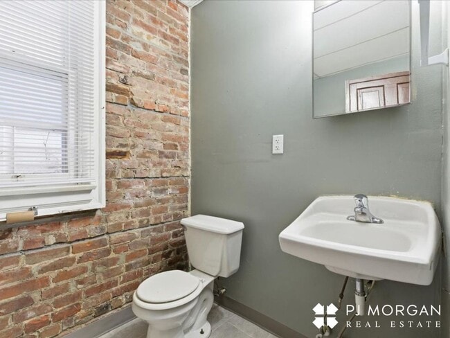 Building Photo - 3735 S