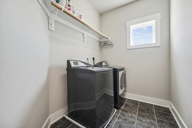 Building Photo - 444 Beacon Ridge Blvd