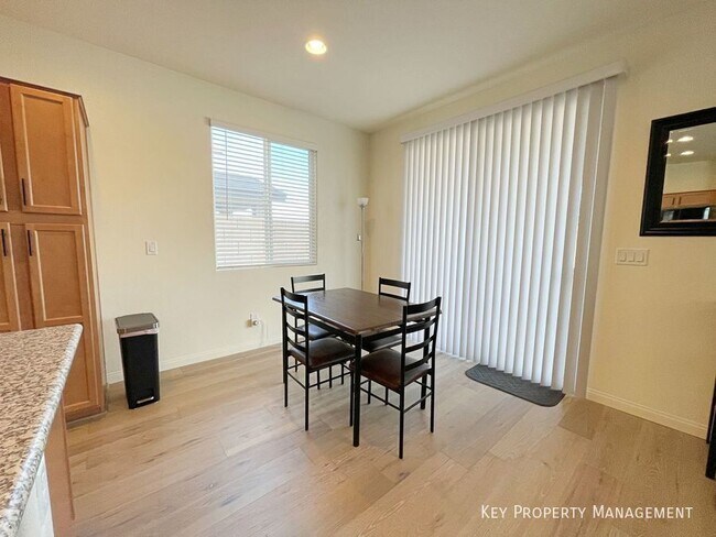 Building Photo - 692 Bamboo Bnd Pl