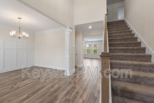 Building Photo - 585 Hampton Dr