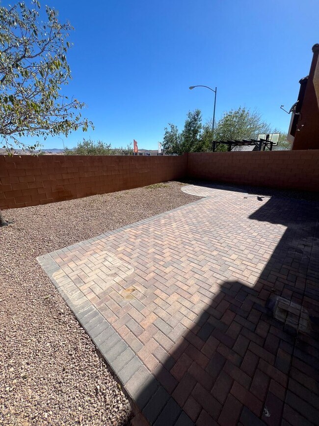 Building Photo - Located in the Southwest 3 Bed | 2.5 Bath | Loft | 2-Car Garage spacious backyard