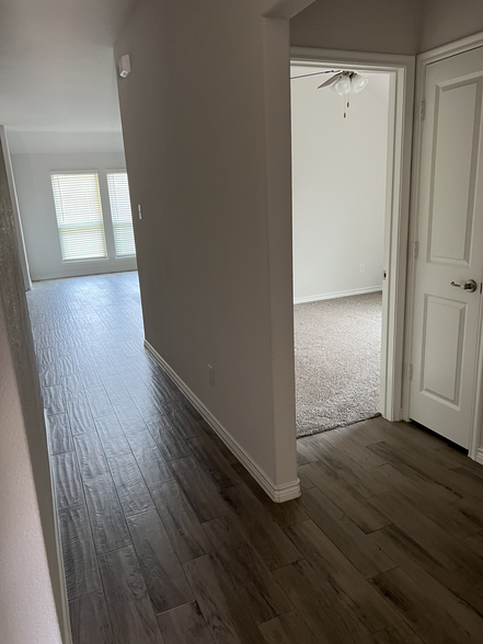 Building Photo - 3057 Maverick Dr