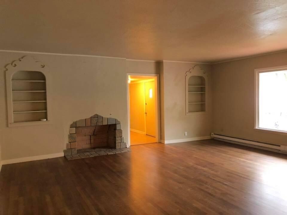 Building Photo - 2030 Maple St