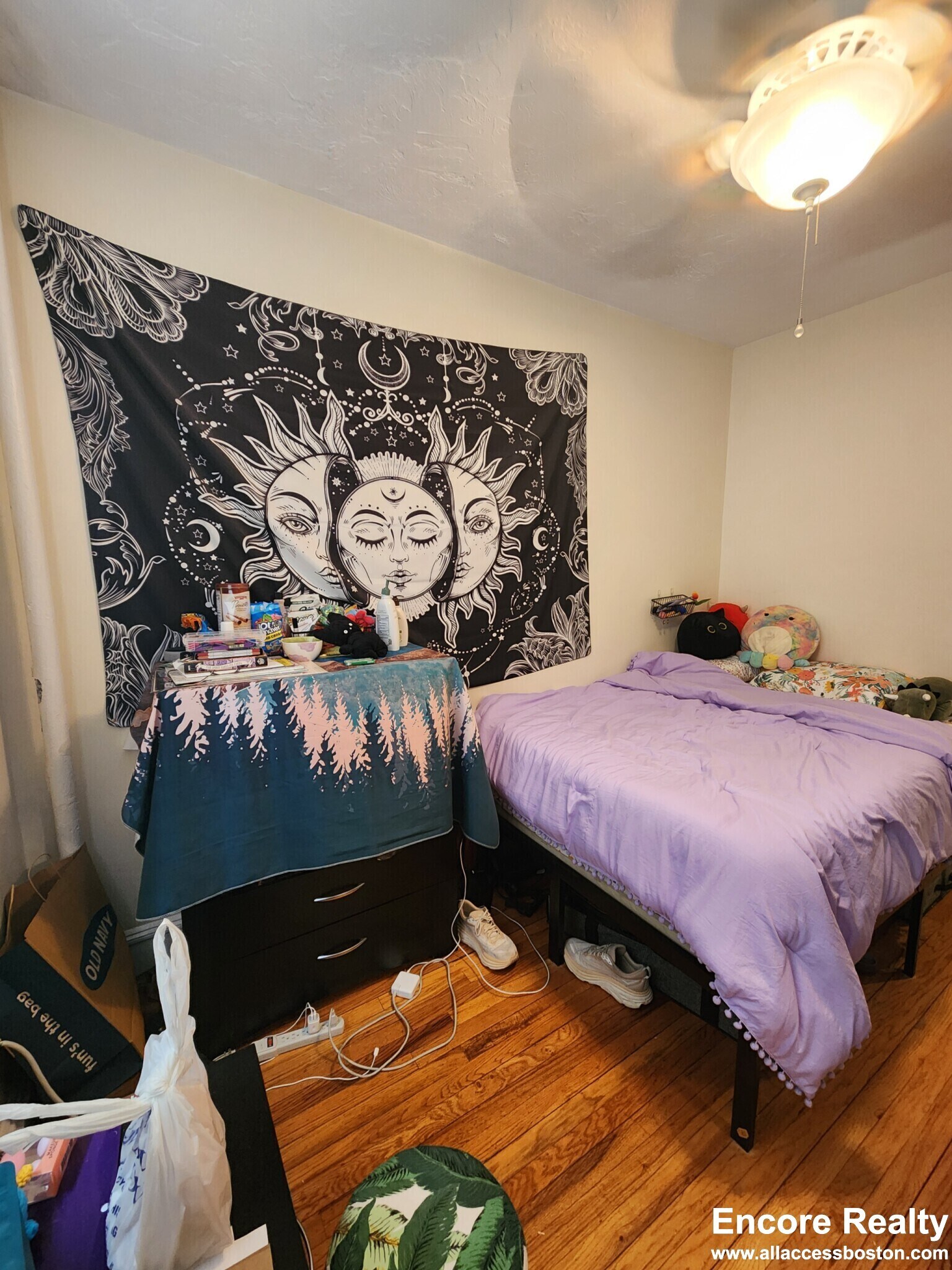 Building Photo - 208 Kelton St