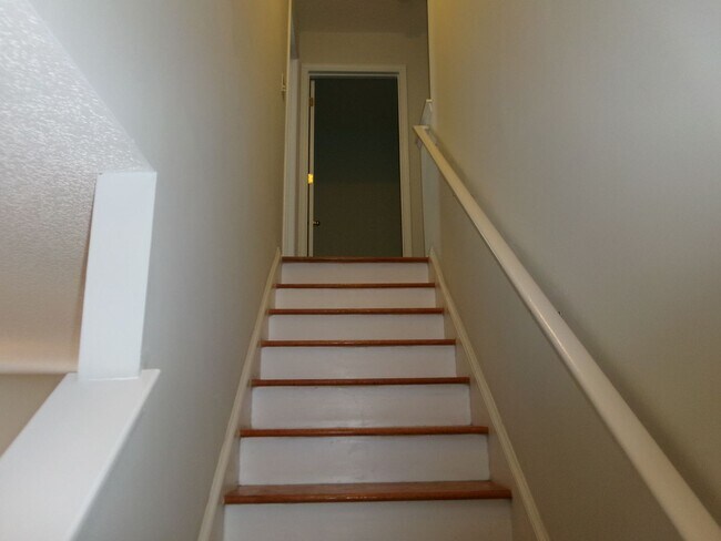 Building Photo - 3 bedroom, 2.5 bath home located in Bellegrove Preserve