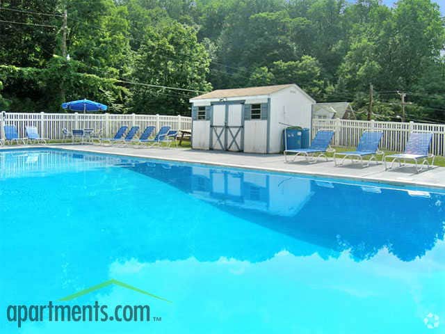 Pool - Mount Penn Manor Apartments