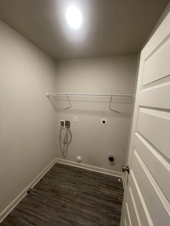 Building Photo - 3 Bed / 2.5 Bath Townhouse for Rent in Cal...