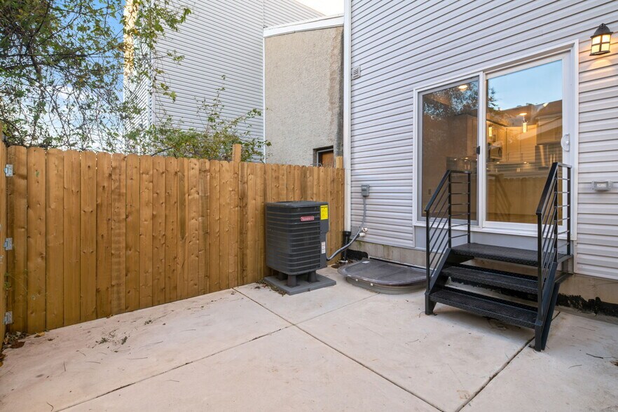 Building Photo - 1302 N Marshall St