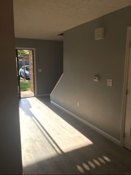 Building Photo - 7767 Betsy Ross Cir