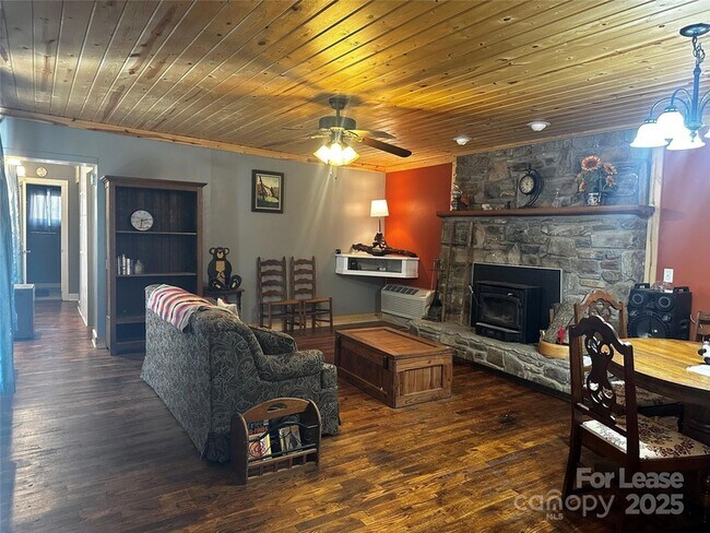 Building Photo - 717 Deep Gap Rd