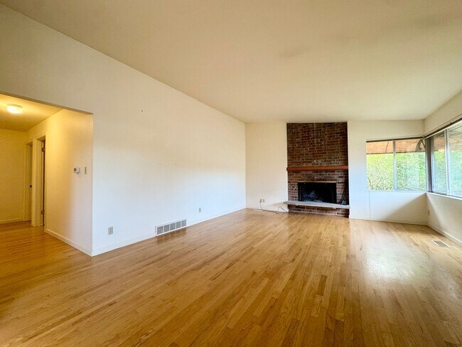 Building Photo - PATTERSON SAND POINT