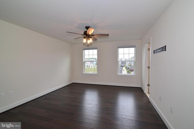 Building Photo - 10684 Viewmont Ln