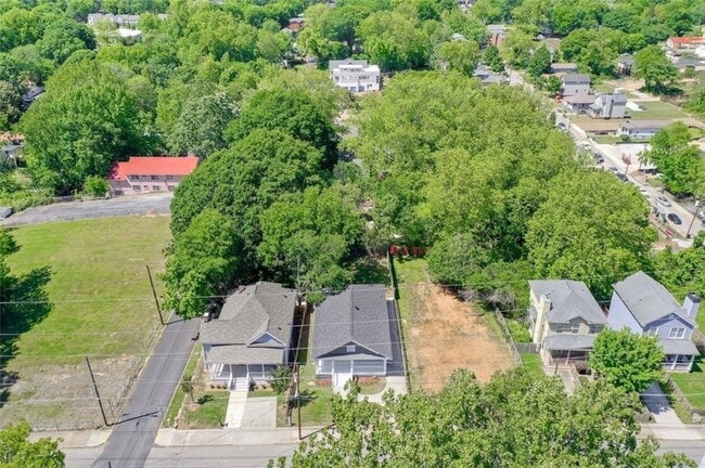 Building Photo - 679 Jones Ave NW