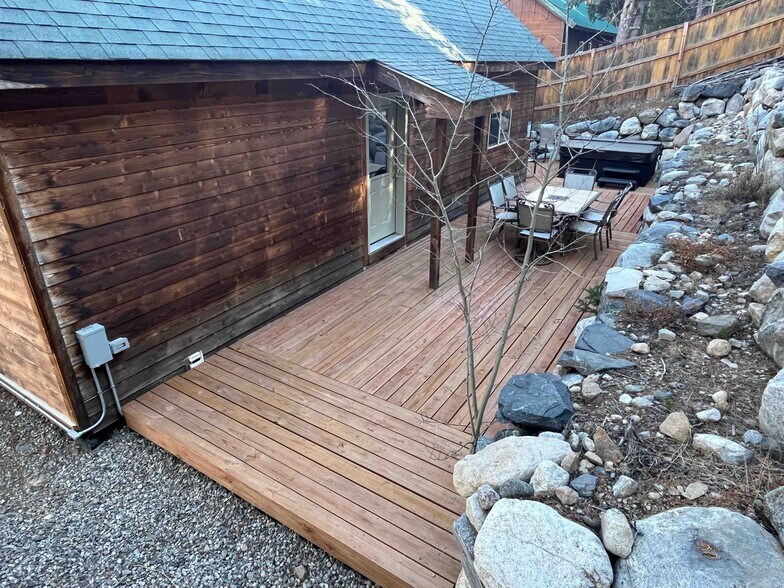 Building Photo - 511 N Aspen St