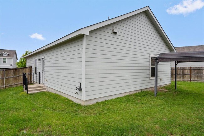Building Photo - 791 Circle Wy