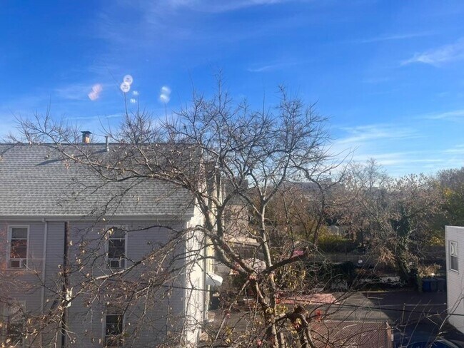 Building Photo - 668-670 Kennedy Boulevard Unit 8