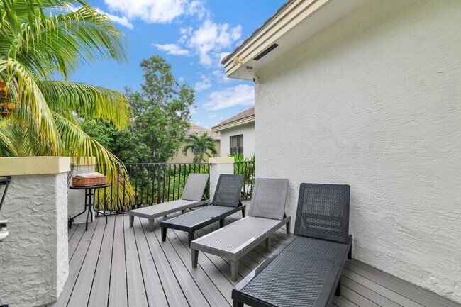 Building Photo - 10703 Versailles Blvd