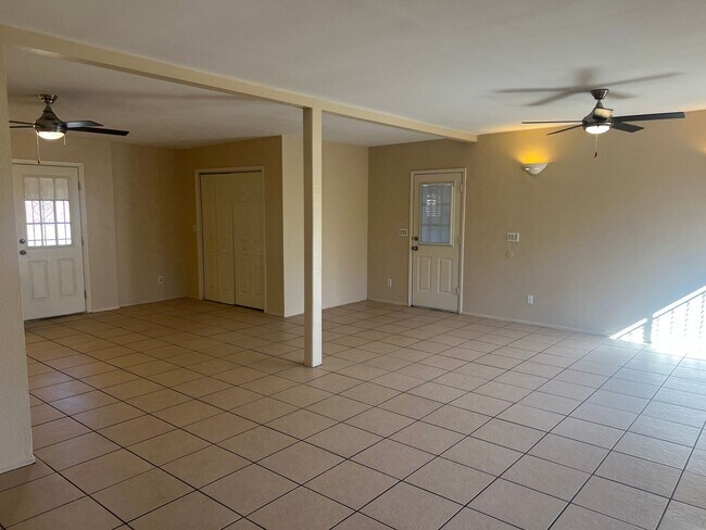 Building Photo - 3 Bedroom/ 2 Bath Home Near Mission & Valencia