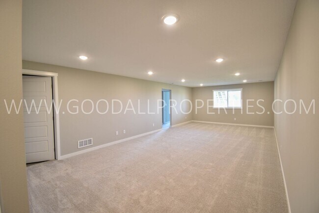 Building Photo - New Build 3 Bedroom 3 Bath Home.