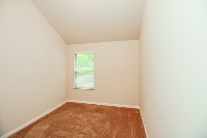 Building Photo - 385 Lossie Ln