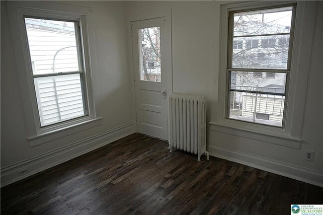 Building Photo - 128 S West St