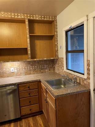 Building Photo - 2201 Virginia Dr