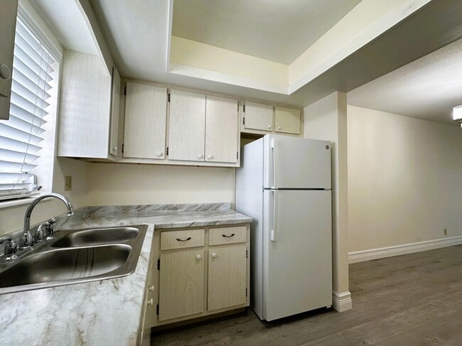 Building Photo - 2966 Ashley Dr E