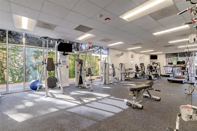 Building Photo - 2929 Buffalo Speedway