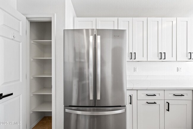 Building Photo - 2508 E Paraiso Dr