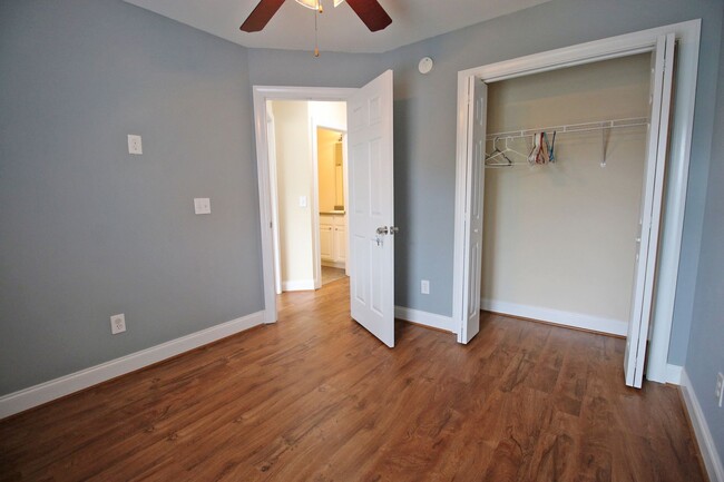 Building Photo - 3 Bedroom. 2.5 Bathroom Townhome in Pennin...