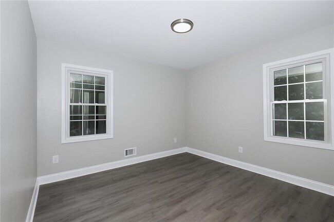 Building Photo - 157 Polar Rock Dr SW