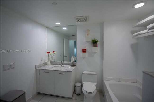 Building Photo - 500 Brickell Ave