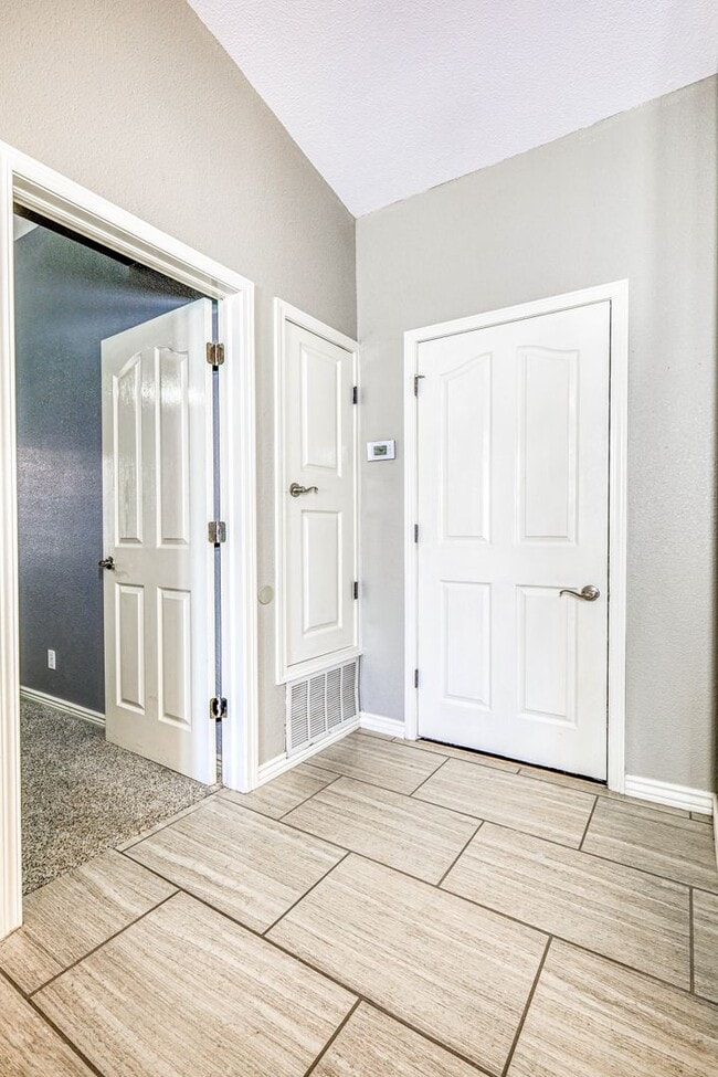 Building Photo - 5948 Anapaula Dr