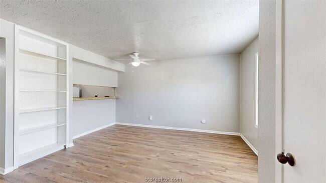 Building Photo - 1327 Airline Dr