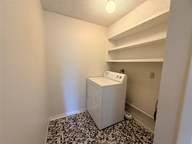 Building Photo - 115 Spanish Oak Cir