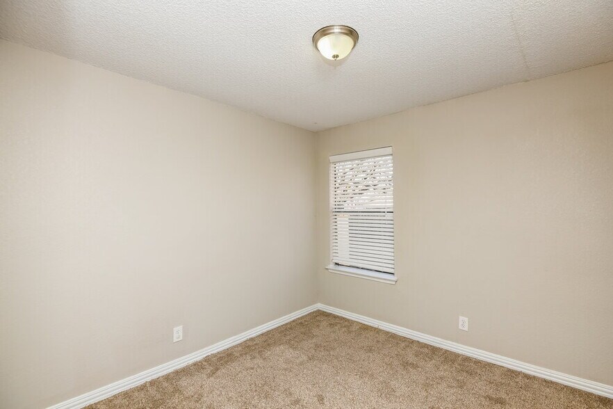 Building Photo - 505 Plainview Dr