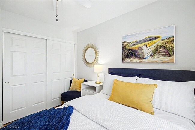 Building Photo - 2025 Shining Feather Ln