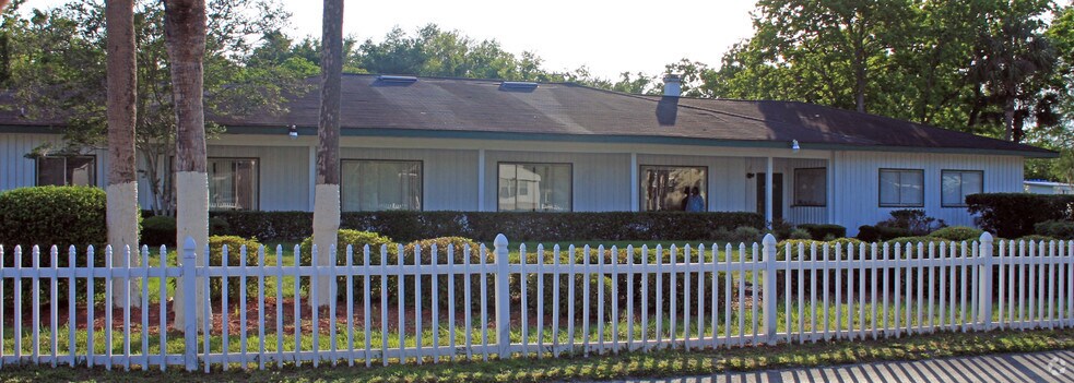 Building Photo - The Breakers