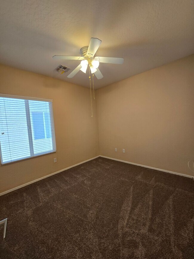 Building Photo - 3 BED / 2 BATH SINGLE STORY HOME IN SUN CI...