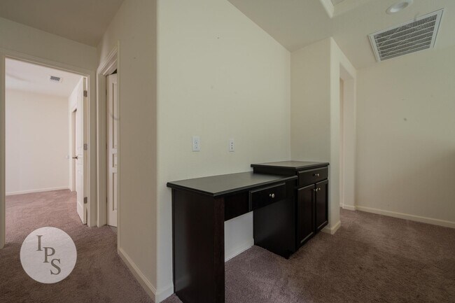 Building Photo - Fresno SouthEast Home, Gated Community, Clovis Unified School District, 3BR/2.5BA