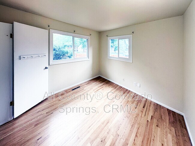 Building Photo - 2122 Meyers Ave